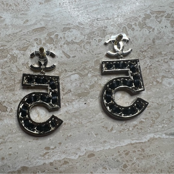 Chanel number 5 pendant earrings (2023) - Picture 2 of 8